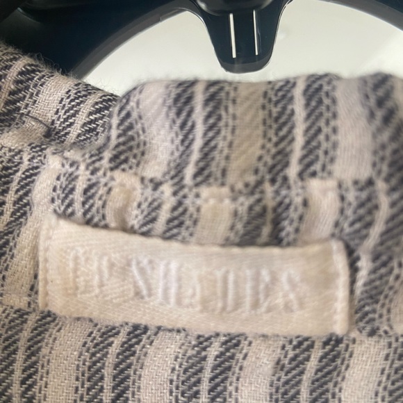 CP Shades linen blend top, size small - Picture 3 of 11